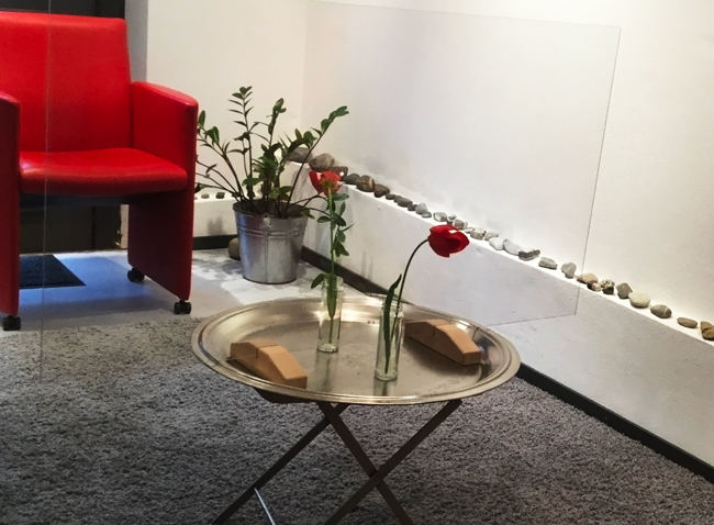 Psychologische Praxis mit Plexiglasscheibe